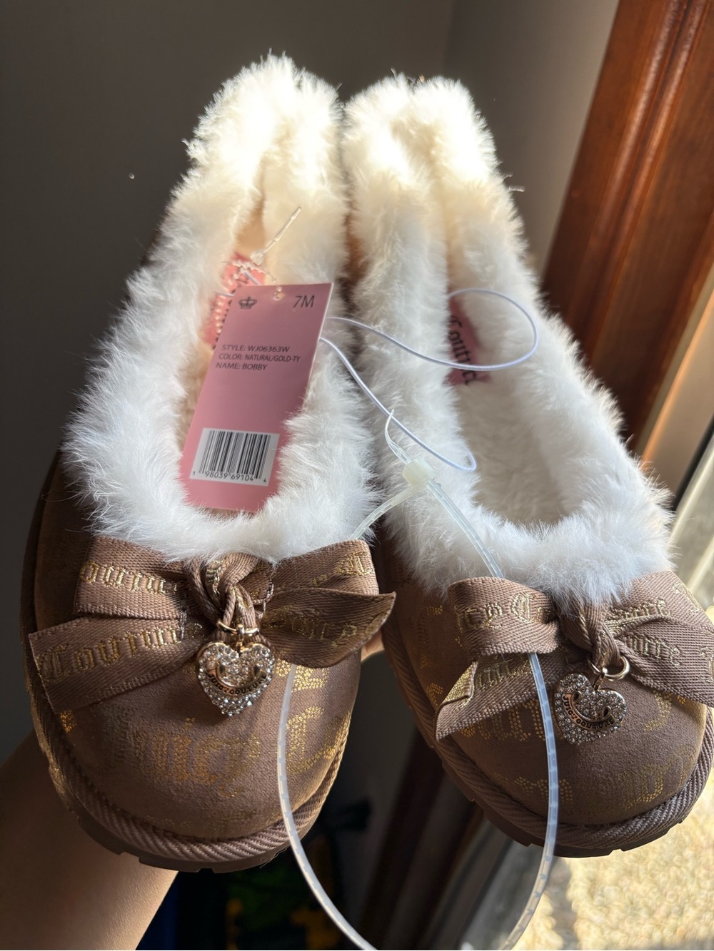NWT Juicy Couture Bobby Faux Fur Bow Slippers Natural Gold Size 7M